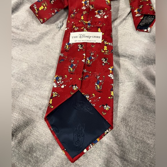 Mickey Mouse Goofy Donald Duck playing Golf Red Tie from The Disney Store - Picture 6 of 6